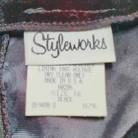 Elegant Styleworks Sz 16 Black Velvet Off-Shoulder Top - Picture 5 of 7